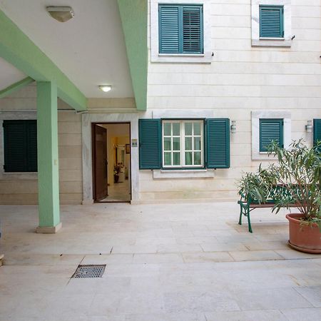 Montesan Luxury Apartment Beach Front Sveti Stefan Exterior foto