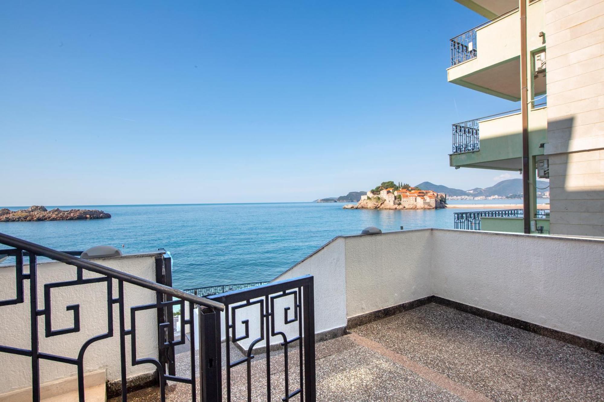 Montesan Luxury Apartment Beach Front Sveti Stefan Exterior foto