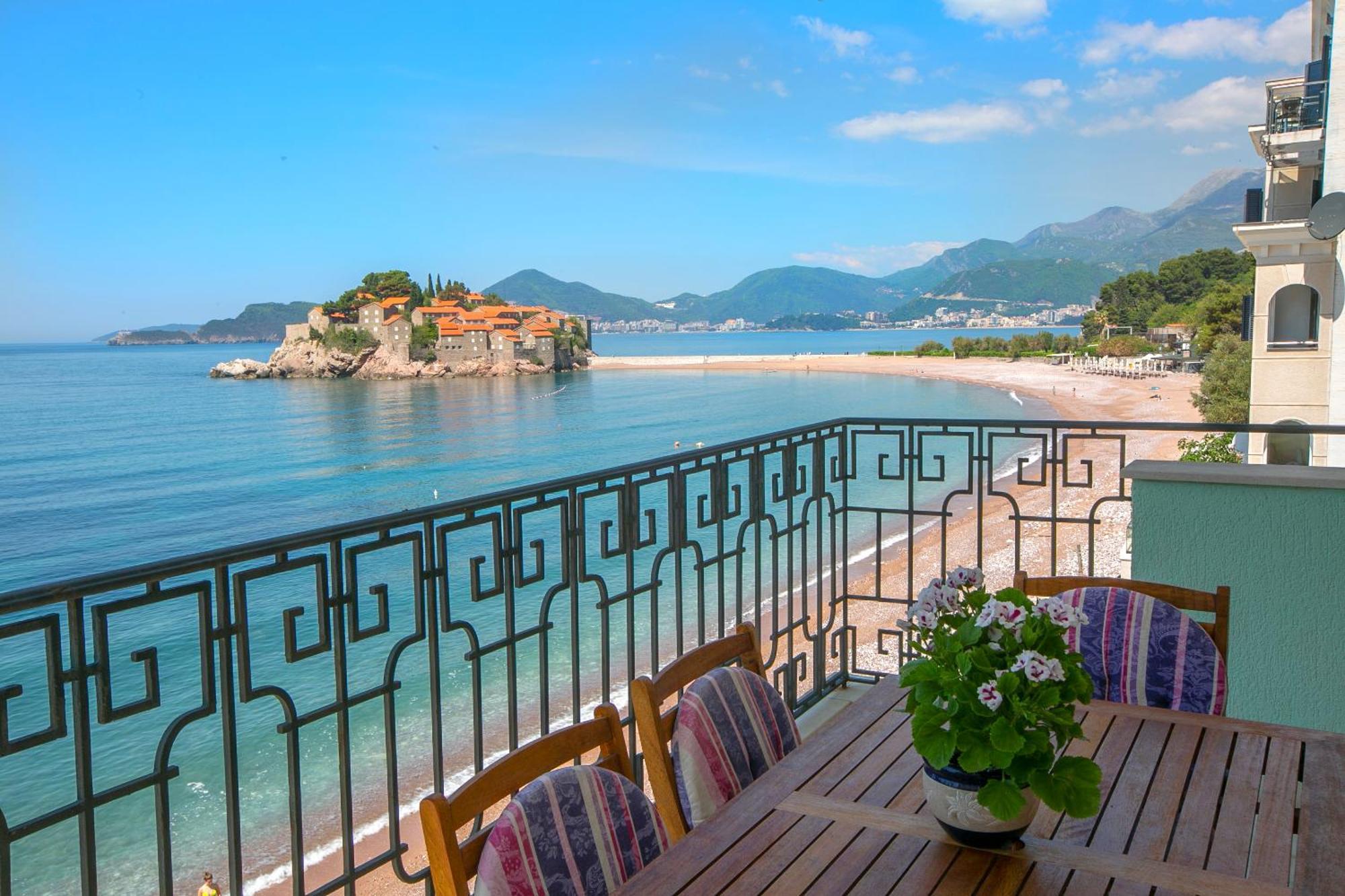 Montesan Luxury Apartment Beach Front Sveti Stefan Exterior foto